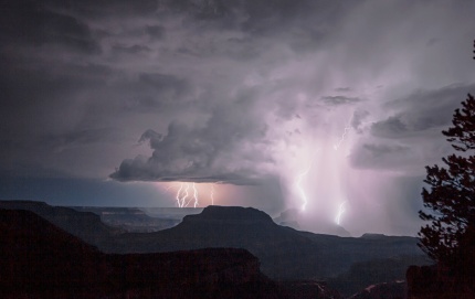 LightningStormStrikesGrandCanyon