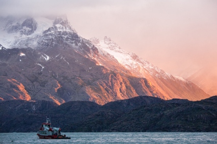 LagoGreyExcursionPatagonia