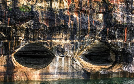 CavesoftheBloodyChiefsPicturedRocksNationalLakeshore