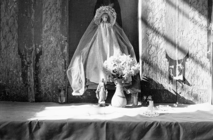 LosTrampasSideAltar1