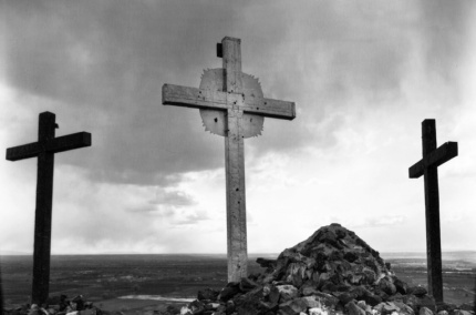 CrossesTomeHill1975