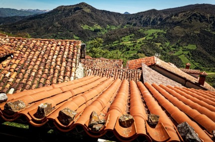 BrezRooftopsSpain